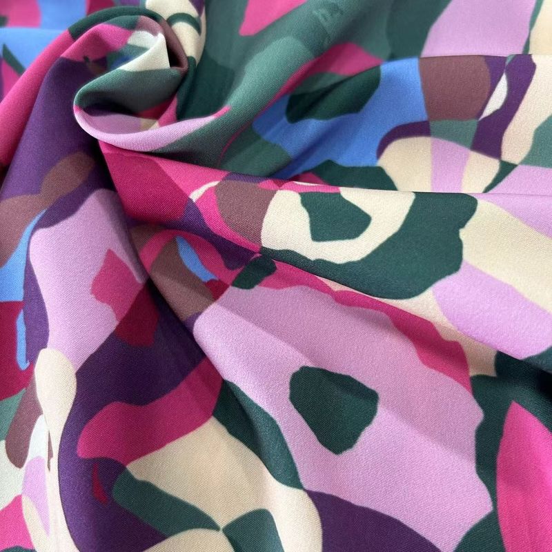 quick drying Graphic Print Fabric 100D+40D*100D+40D 134GSM For Unrestricted Movement