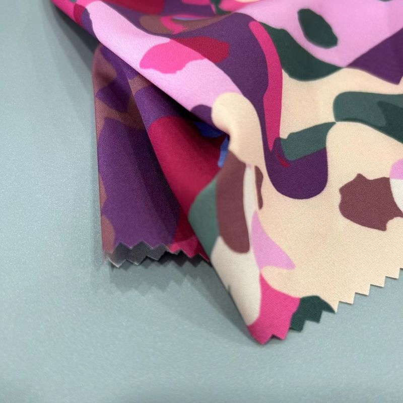 quick drying Graphic Print Fabric 100D+40D*100D+40D 134GSM For Unrestricted Movement