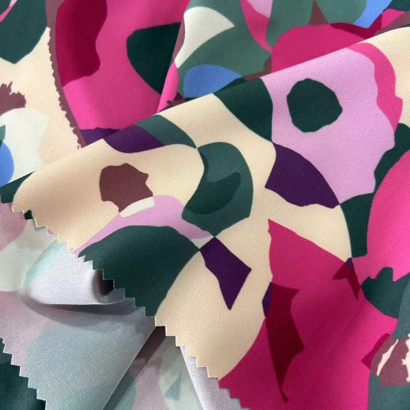 quick drying Graphic Print Fabric 100D+40D*100D+40D 134GSM For Unrestricted Movement